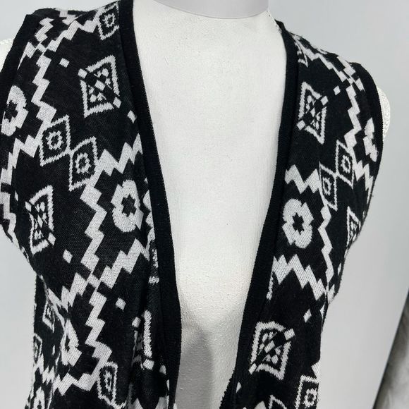Charming Charlie black and white Aztec open knit vest - Picture 6 of 10